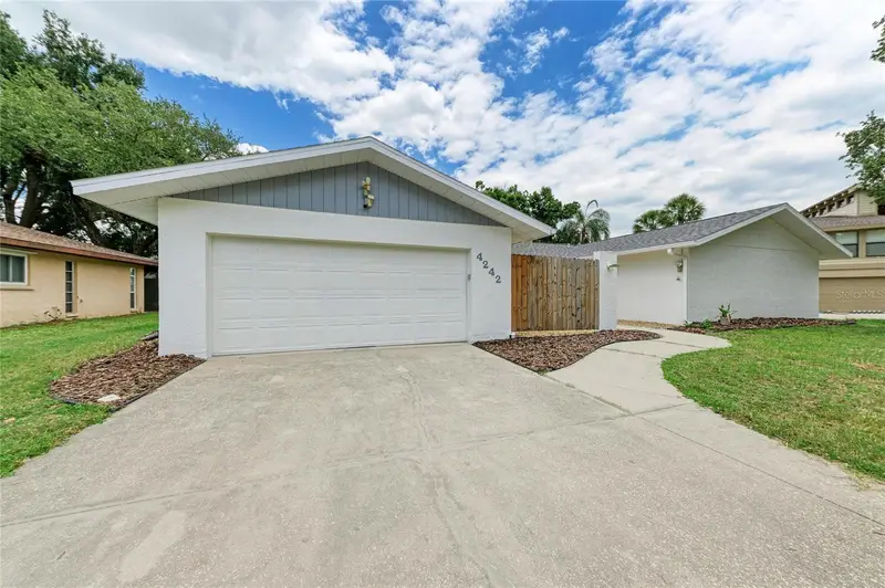 4242 Dryden Cir, FL