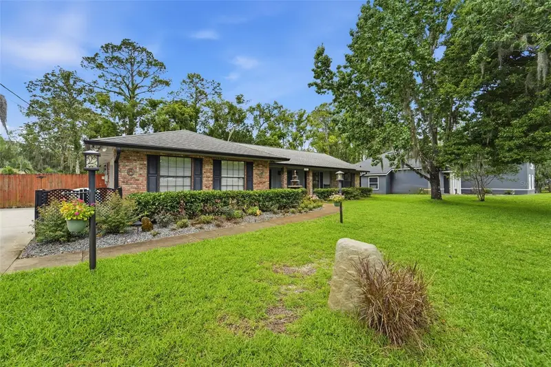 386 Lake Charles Rd, FL
