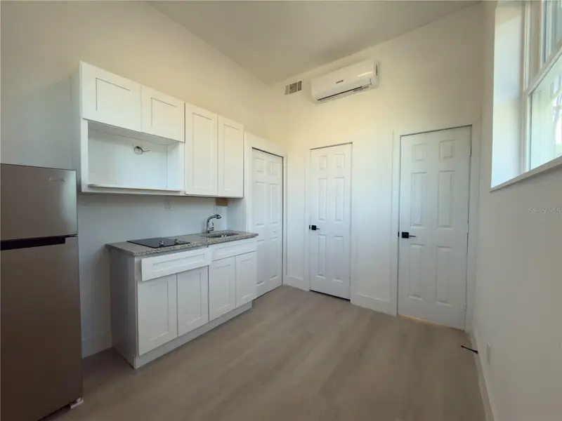 401 E Columbus Dr #4, FL