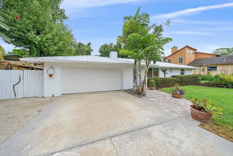 4271 Lago Way, FL