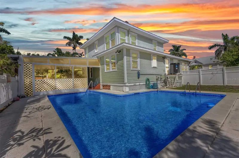 415 W Marion Ave, FL