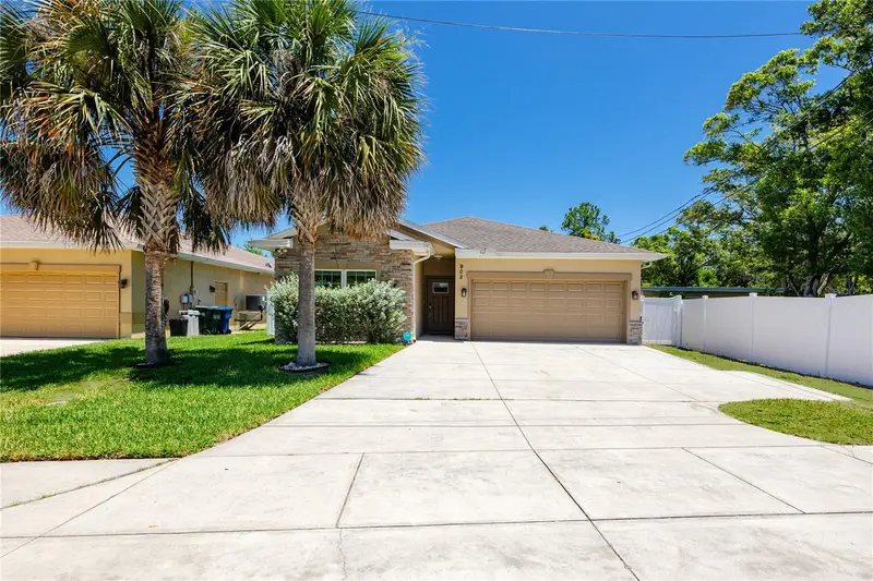 902 8th Ave Nw, FL