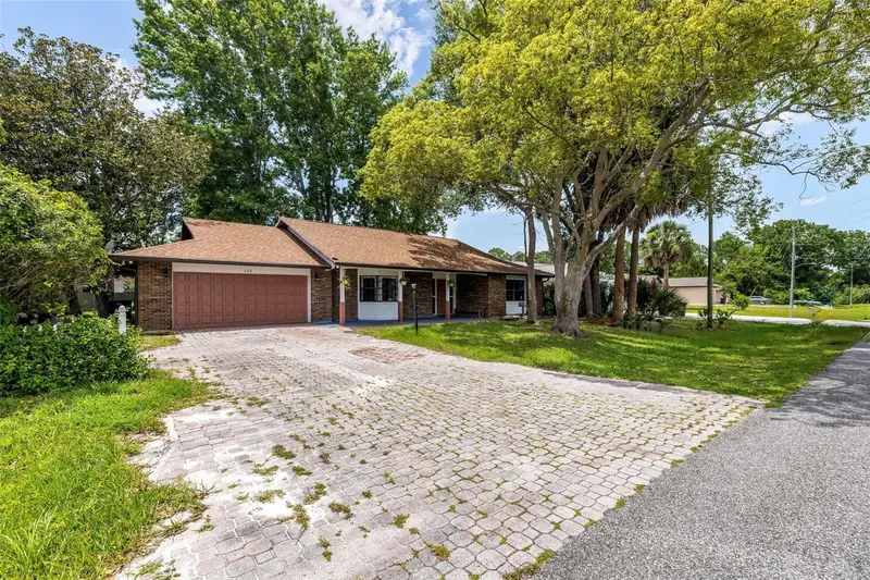 222 Parkview Dr, FL