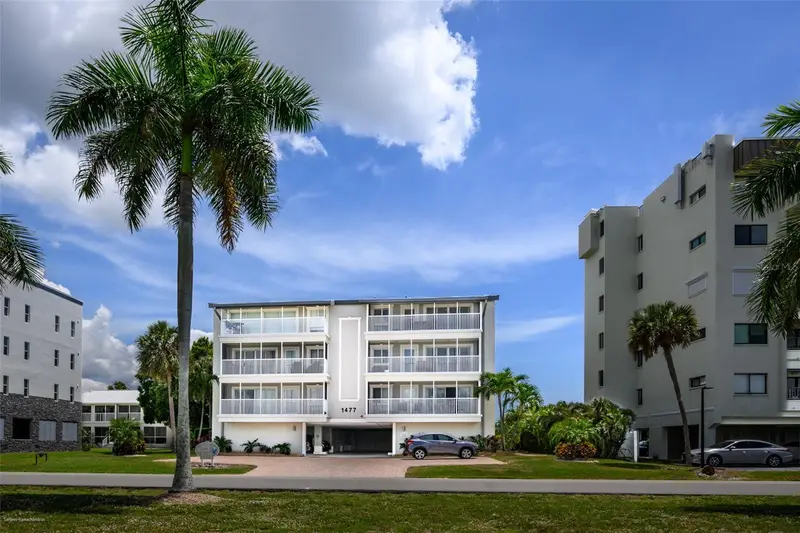 1477 Park Beach Cir #11, FL