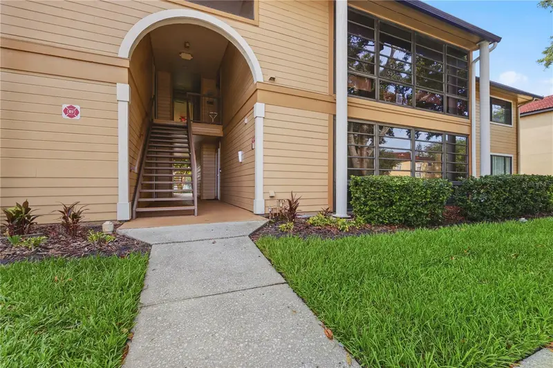 Lee Vista listing