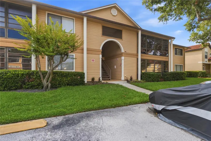 6031 Scotchwood Gln #108, FL