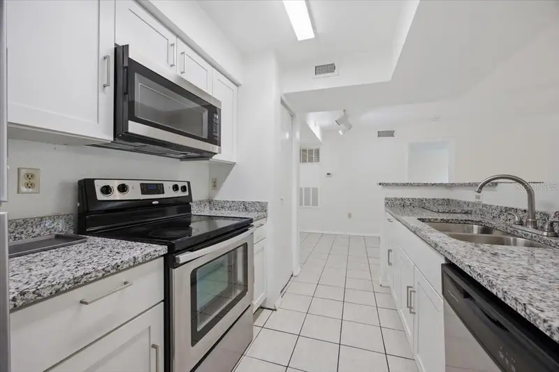 3032 Parkway Blvd #307, FL