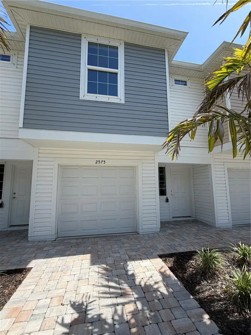 2575 6th Avenue Dr E, FL