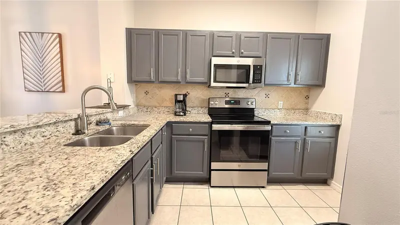 8517 Bay Lilly Loop, FL