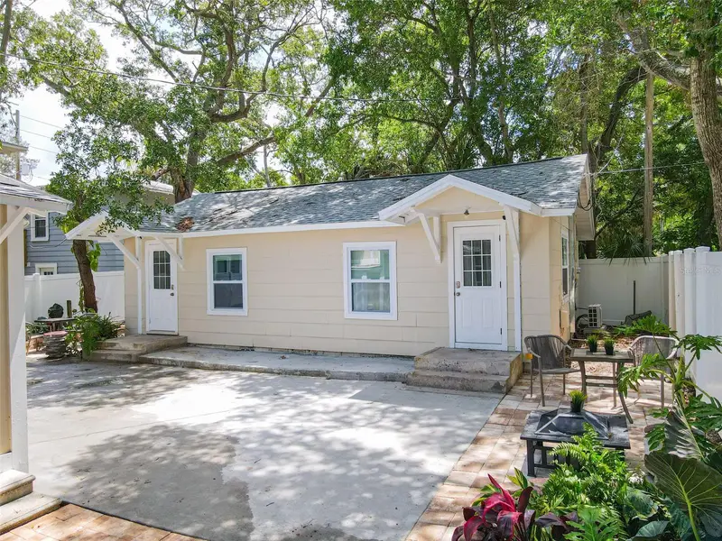 609 N Osceola Ave #A & B, FL
