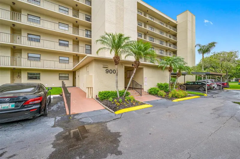 900 Cove Cay Dr #1f, FL