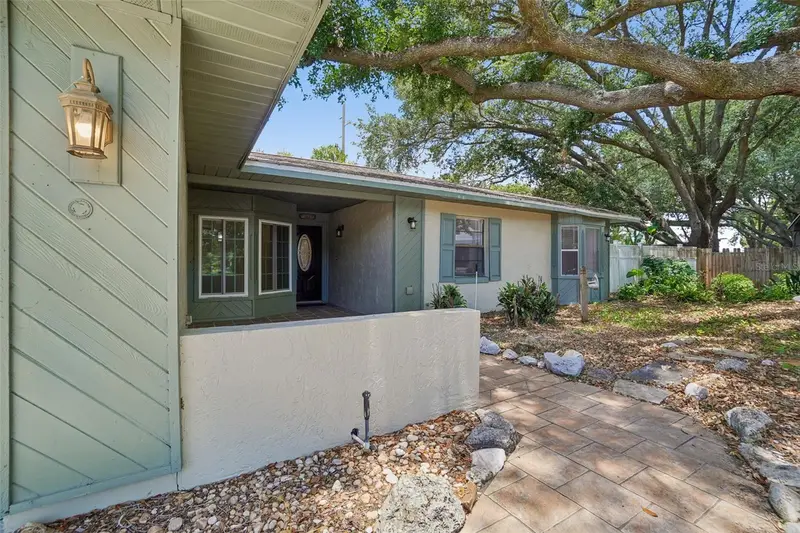222 Lakeview Dr, FL