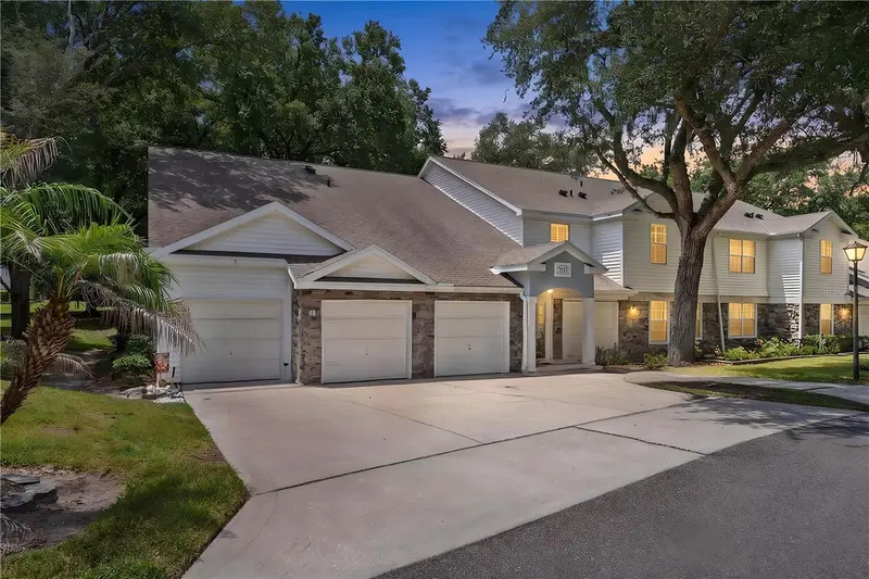 1010 Loch Vail #23, FL