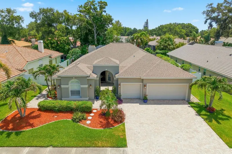 141 Old Oak Cir, FL