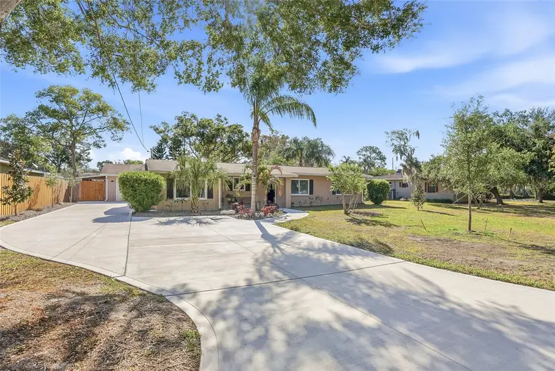 12109 Forest Hills Dr, FL