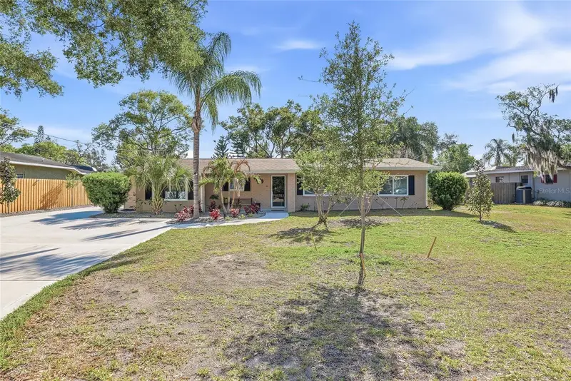 12109 Forest Hills Dr, FL