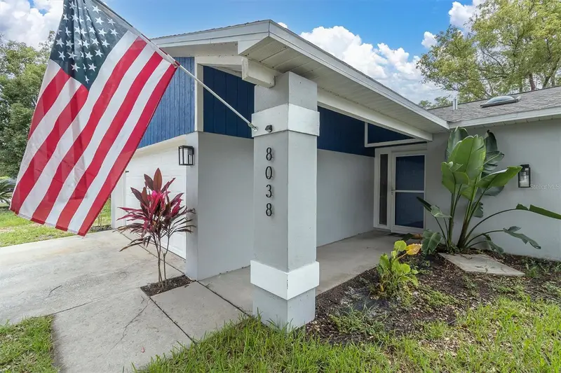 8038 Buttonball Ln, FL