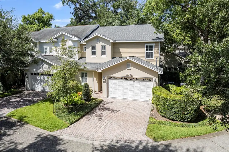 1223 Country Club Oaks Cir, FL