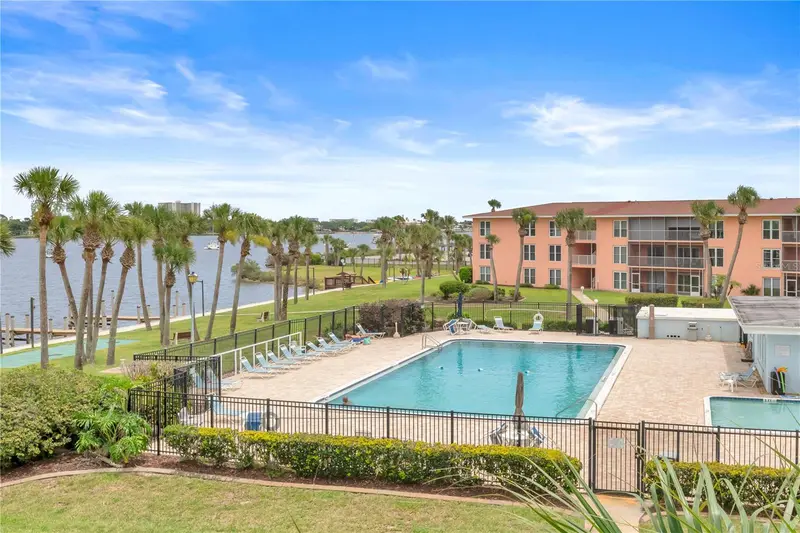 715 S Beach St #211d, FL
