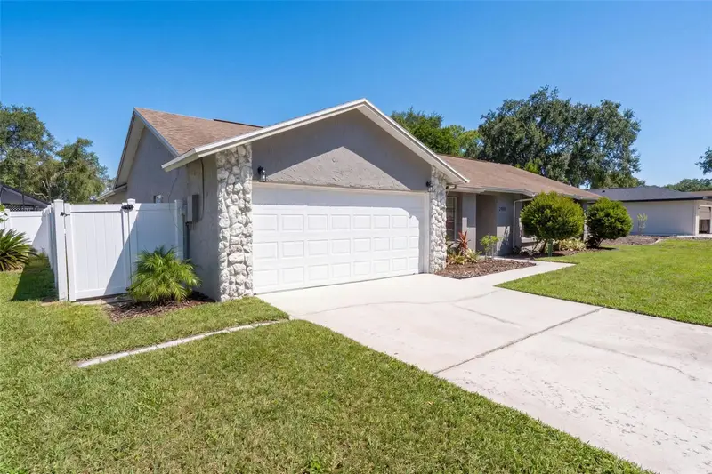 2911 Autumnwood Trl, FL