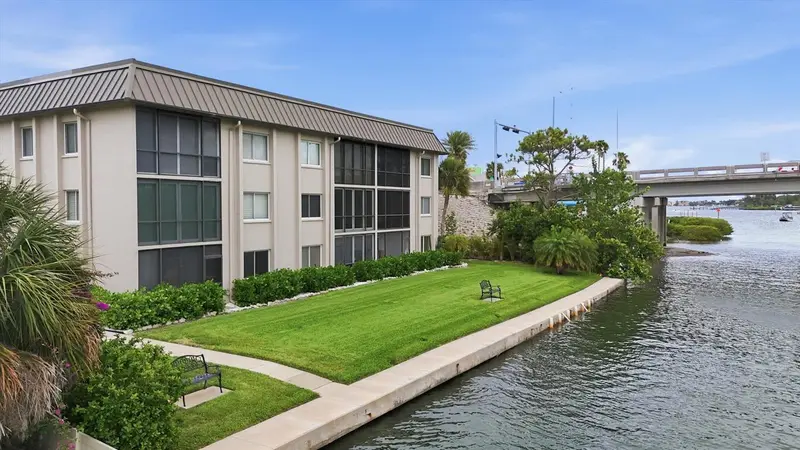 6470 Hollywood Blvd #208, FL