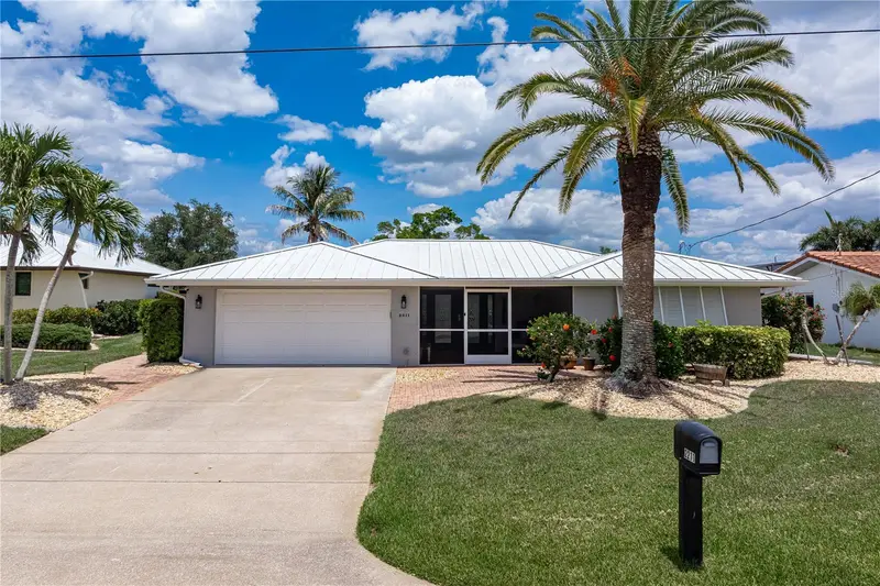 2211 Palm Tree Dr, FL