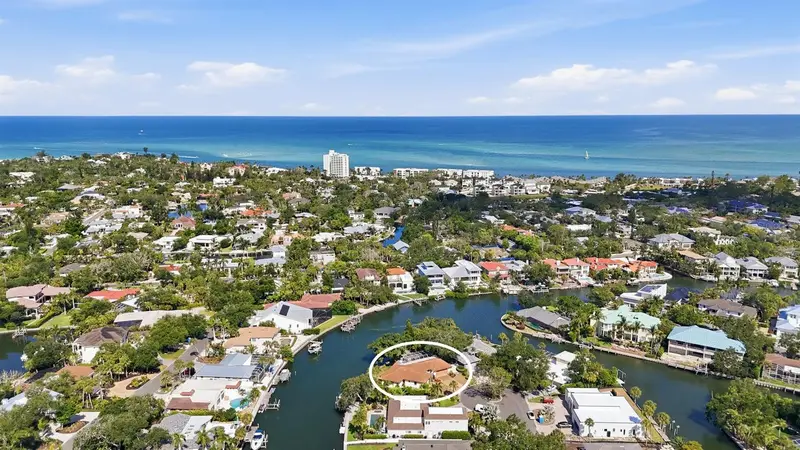 522 Commonwealth Ln, FL