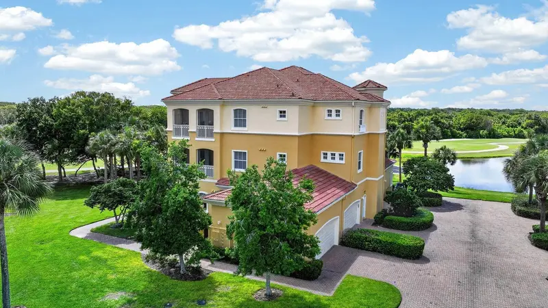 35 Casa Bella Cir #1201, FL