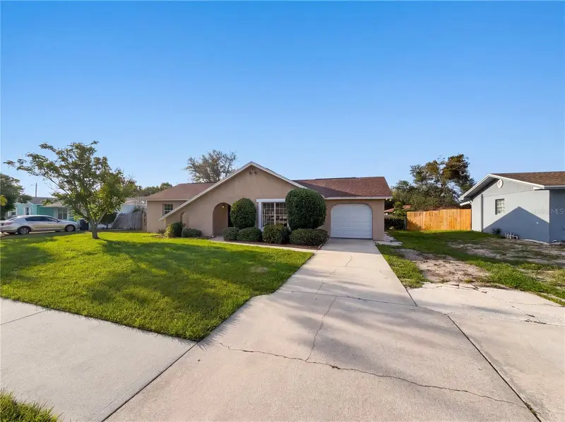 880 Fruitland Dr, FL