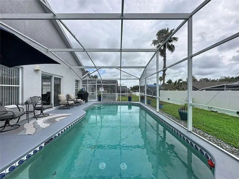 208 Castlemain Cir, FL