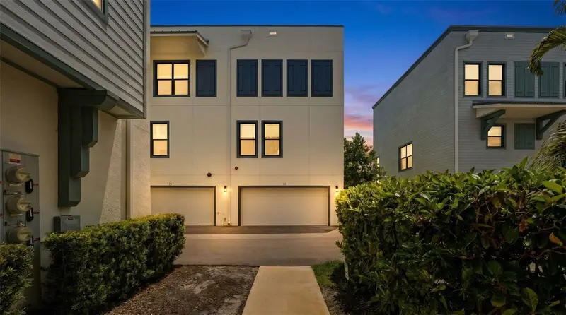 946 Highland Ave #16, FL