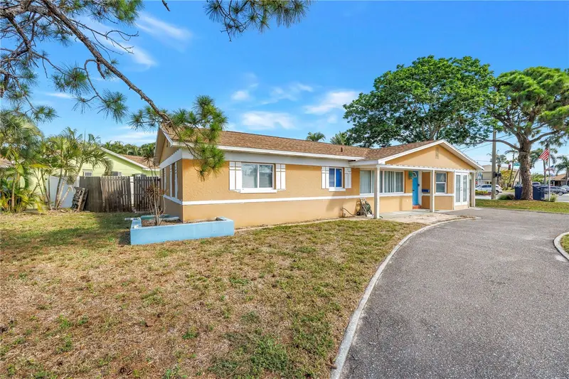 7901 Causeway Blvd S, FL