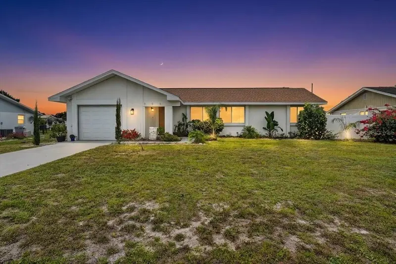 885 Fairfax Ter Nw, FL