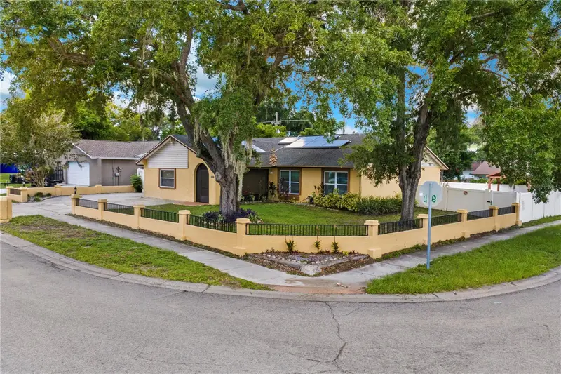 613 Forest Hills Dr, FL