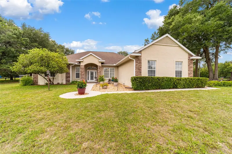 435 Ne 155th Street Rd, FL