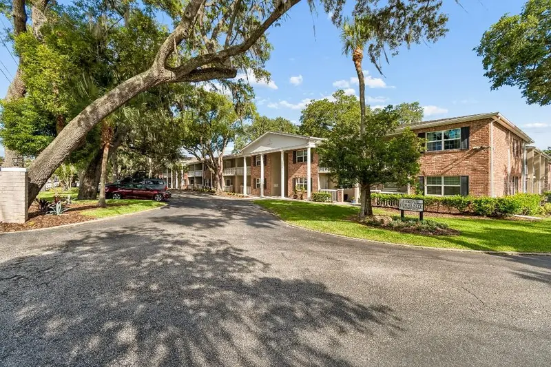2500 Lee Rd #104, FL