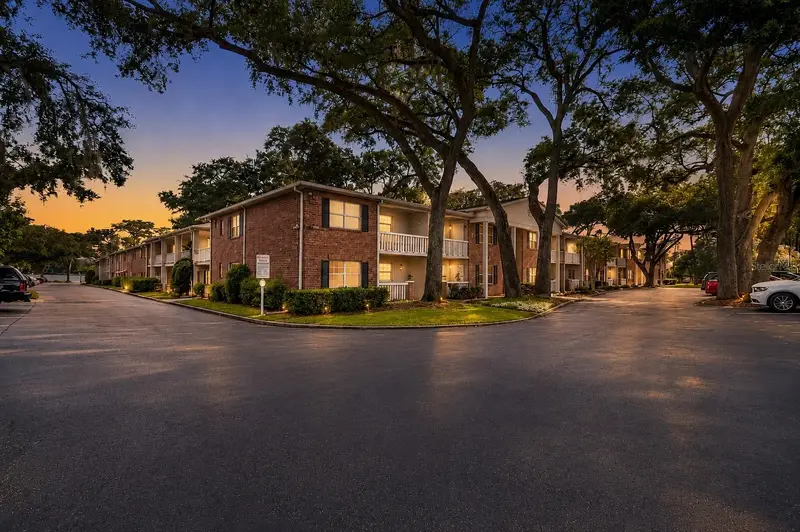 2500 Lee Rd #104, FL