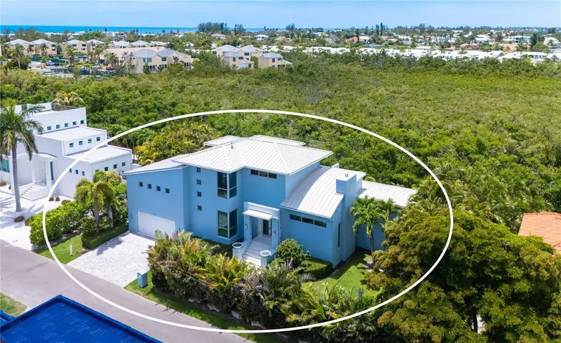 705 Jungle Queen Way, FL