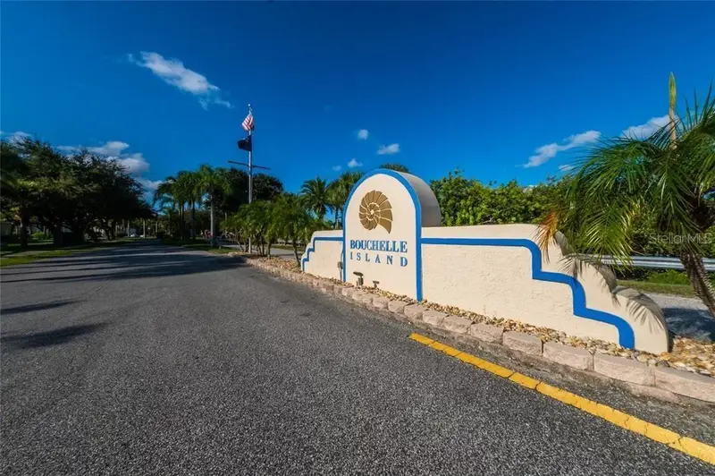 426 Bouchelle Dr #303, FL