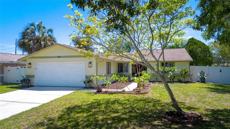 629 Bay Lake Trl, FL