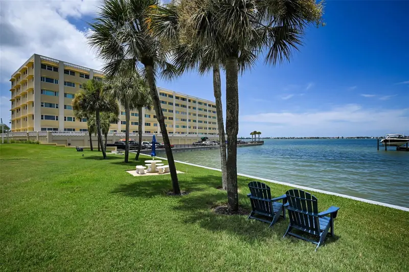 100 Bluff View Dr #211c, FL