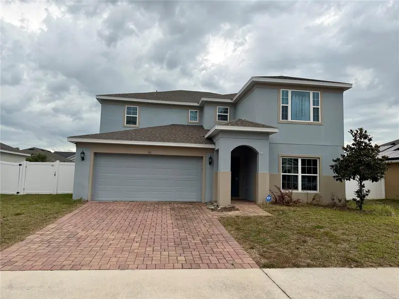 911 Avenal Ln, FL
