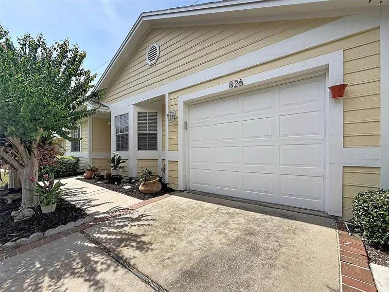 826 Franklin Cir, FL