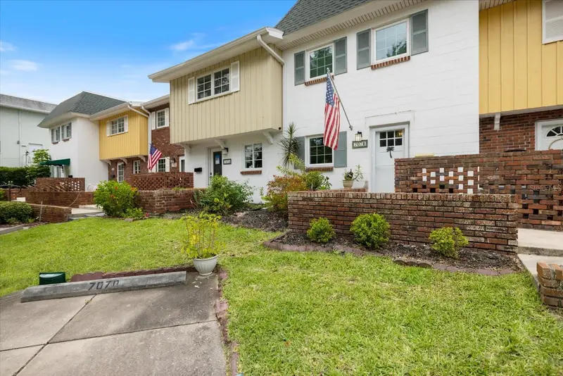 707 W Venice Ave #707b, FL