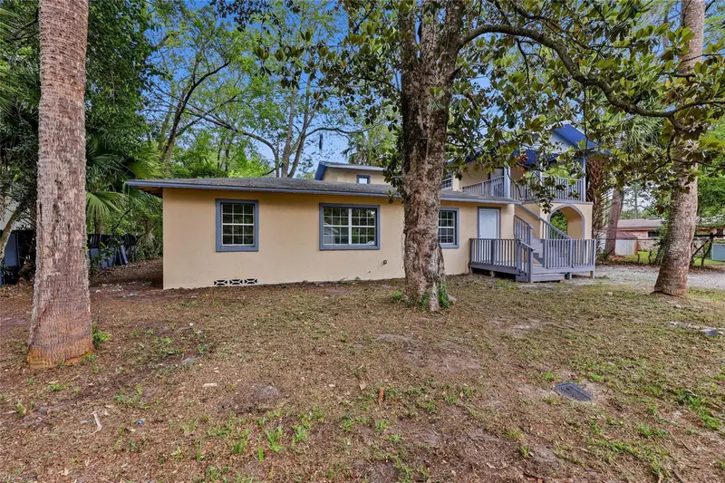 821 Ne 22nd Ter, FL
