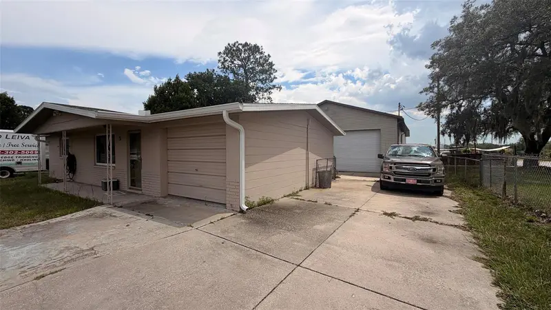 5 Carl Ct, FL
