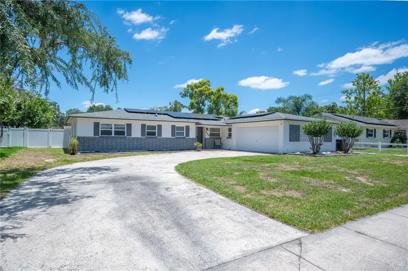 528 S Larry Cir, FL
