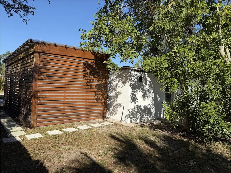 907 Fruitland Ave, FL