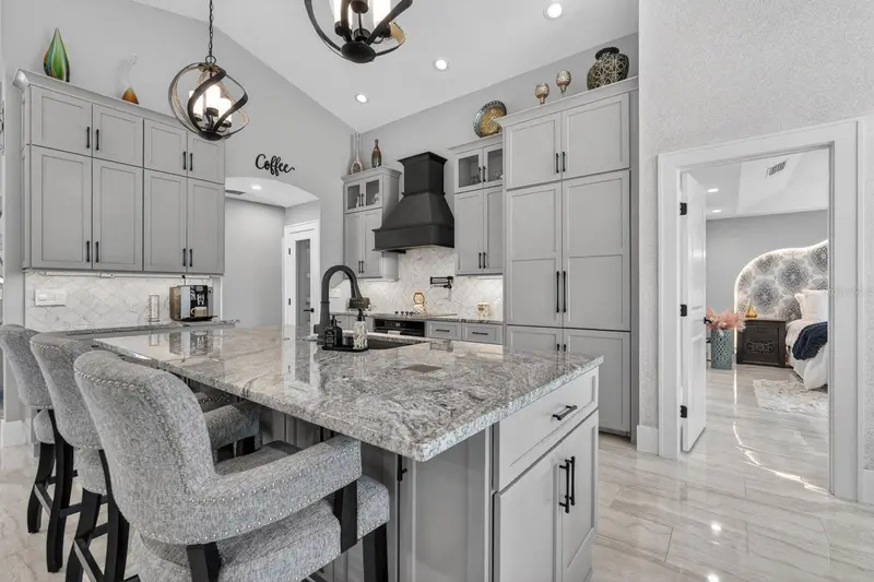 907 Brookridge Ln, FL