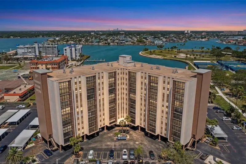 10355 Paradise Blvd #512, FL